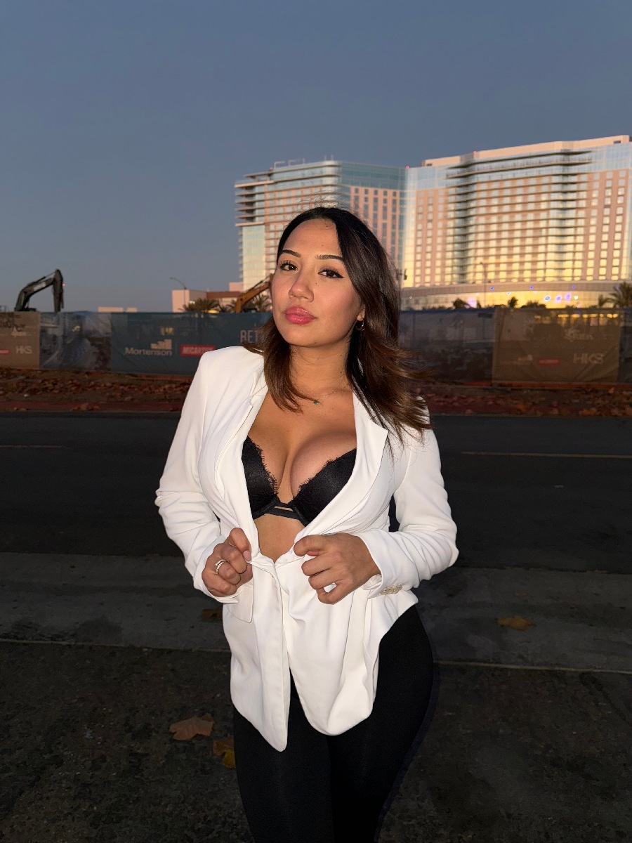 Take a pause and enjoy Ali Cruz — streaming from Los Angeles