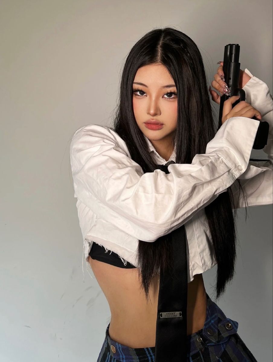 A cozy shot with Sassy girls — straight from Los Angeles