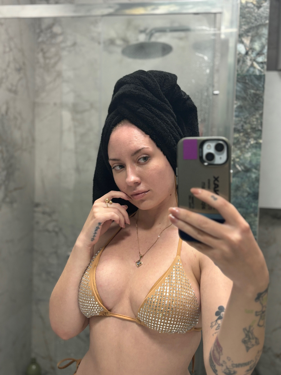 Nude girl KateV in Los Angeles