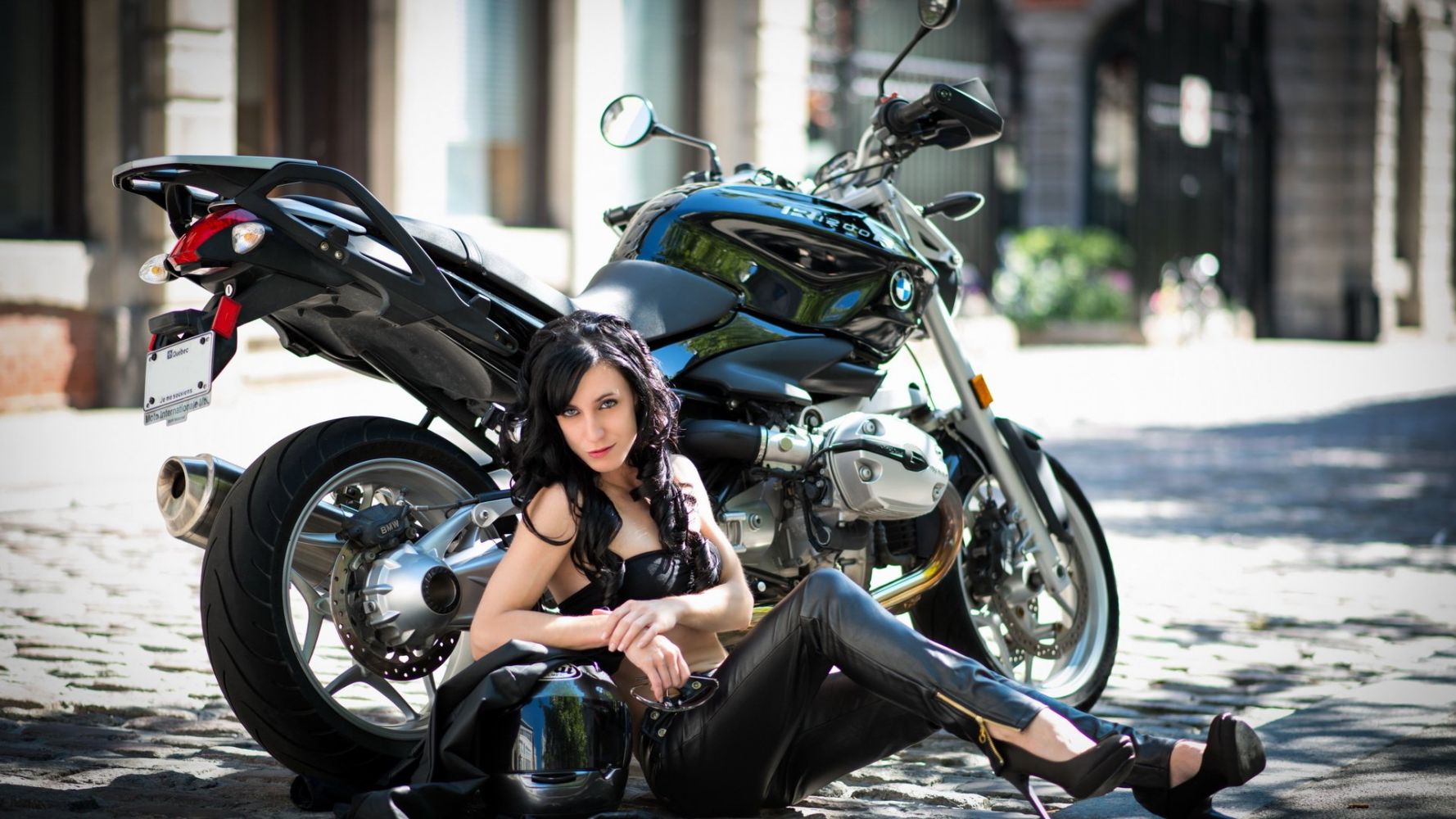 Fresh photos, fresh mood — European women on bikes online in Los Angeles