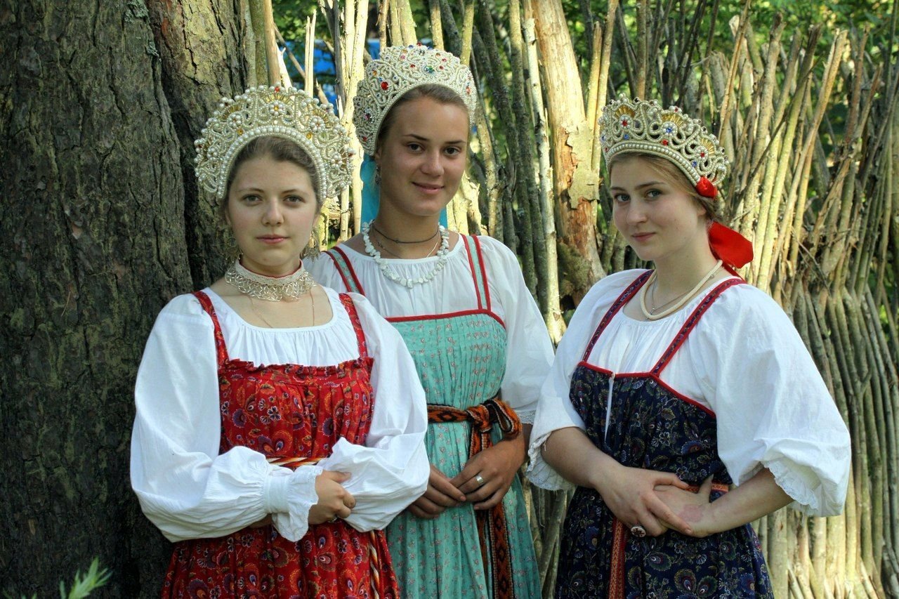 Sexy model Girls in Slavic costumes in Los Angeles
